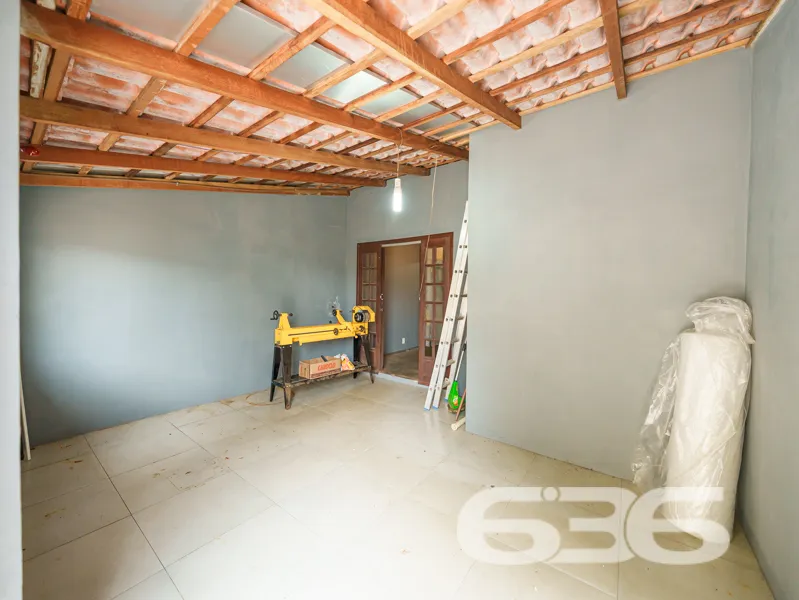 Oportunidade no Iririú: Casa térrea em terreno amp