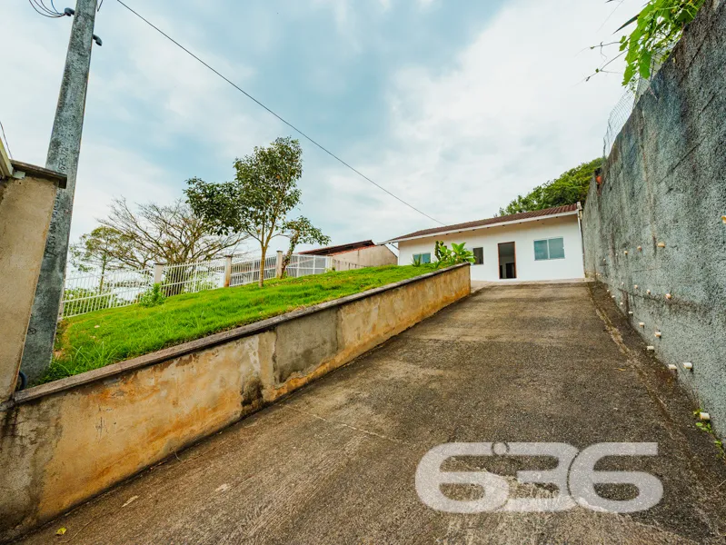 Oportunidade no Iririú: Casa térrea em terreno amp