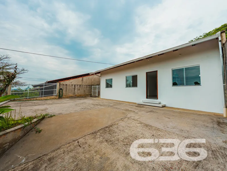 Oportunidade no Iririú: Casa térrea em terreno amp