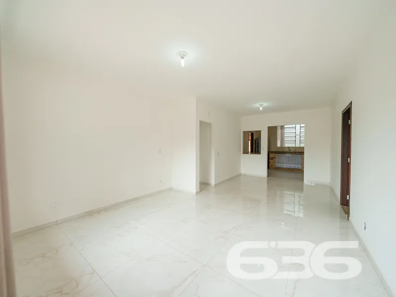 Oportunidade no Iririú: Casa térrea em terreno amp