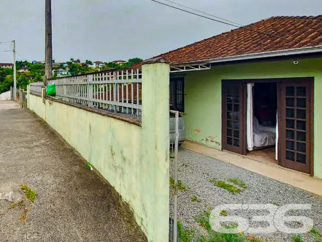 VENDE-SE IMÓVEL COM 3 DORMITÓRIOS NO BAIRRO PETRÓP