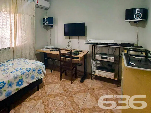 VENDE-SE IMÓVEL COM 3 DORMITÓRIOS NO BAIRRO PETRÓP