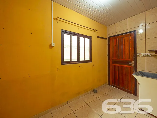 VENDE-SE CASA COM 3 DORMITĂRIOS NO BAIRRO PARANAGU