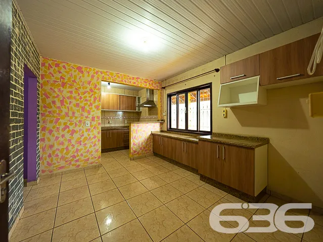 VENDE-SE CASA COM 3 DORMITĂRIOS NO BAIRRO PARANAGU