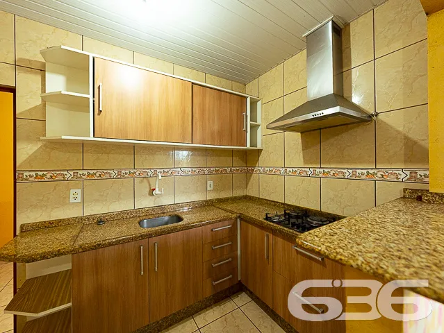 VENDE-SE CASA COM 3 DORMITĂRIOS NO BAIRRO PARANAGU