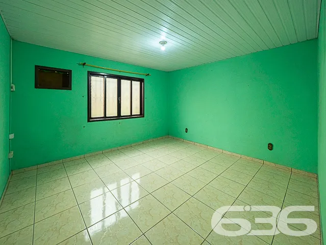 VENDE-SE CASA COM 3 DORMITĂRIOS NO BAIRRO PARANAGU