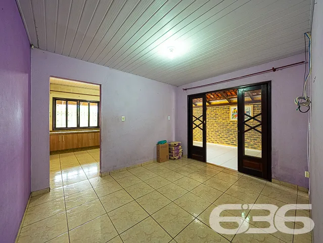 VENDE-SE CASA COM 3 DORMITĂRIOS NO BAIRRO PARANAGU