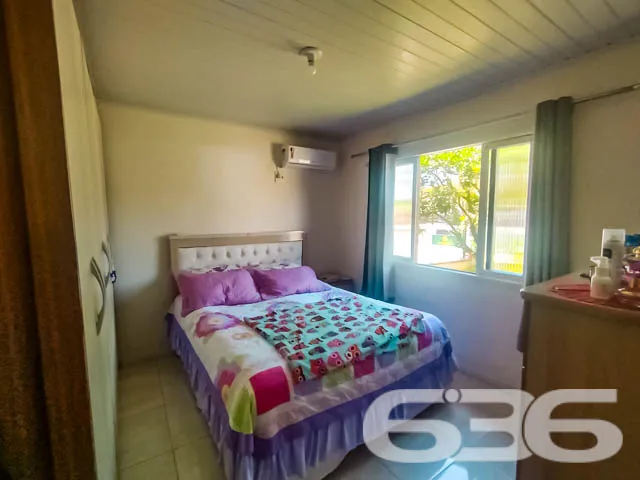 VENDE-SE IMĂVEL COM 4 DORMITĂRIOS NO BAIRRO JARIVA