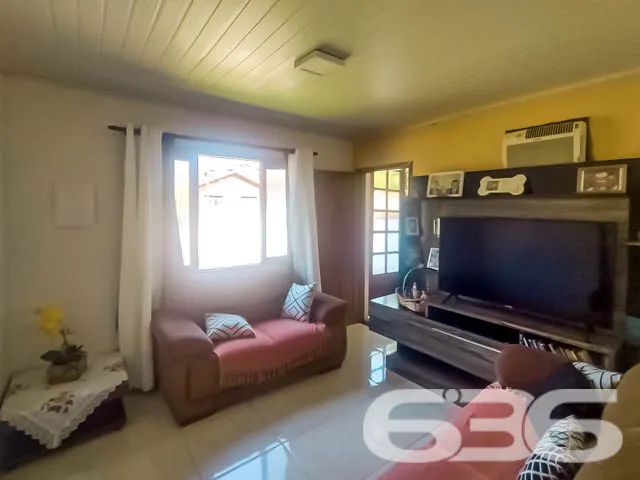 VENDE-SE IMĂVEL COM 4 DORMITĂRIOS NO BAIRRO JARIVA