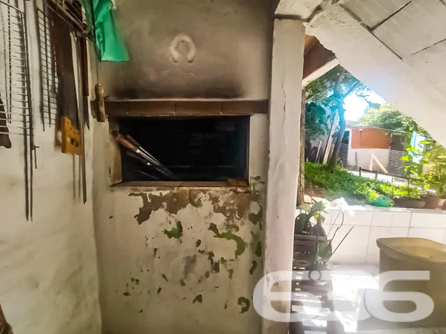 VENDE-SE IMĂVEL COM 4 DORMITĂRIOS NO BAIRRO JARIVA