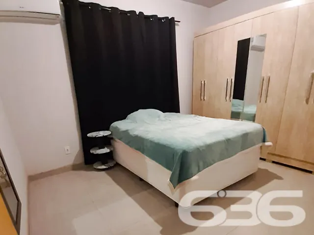 OPORTUNIDADE DE CASA COM AMPLO QUINTAL 

Procurand