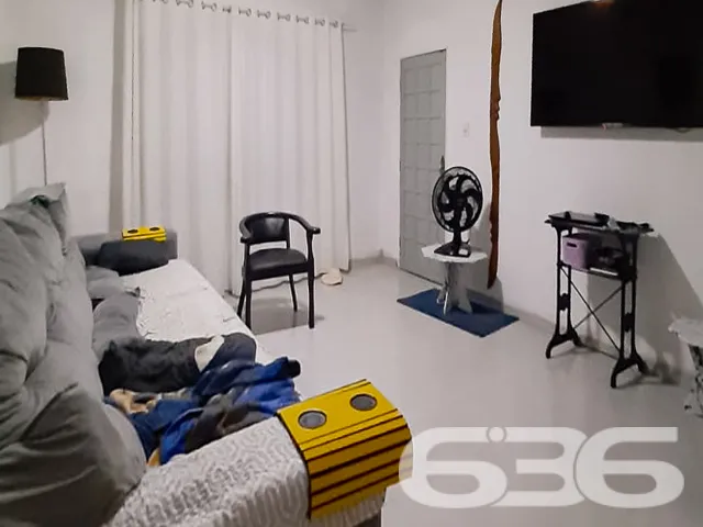 OPORTUNIDADE DE CASA COM AMPLO QUINTAL 

Procurand