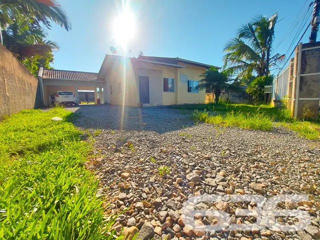 IMÓVEL COM 3 DORMITÓRIOS E AMPLO TERRENO NO BAIRRO