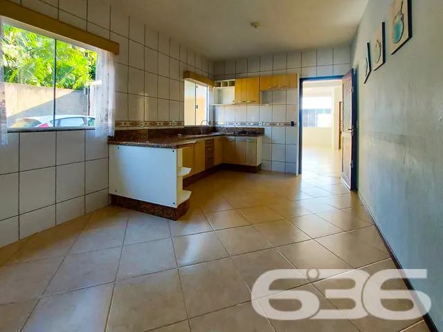 IMÓVEL COM 3 DORMITÓRIOS E AMPLO TERRENO NO BAIRRO