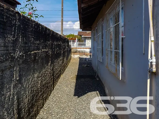 EXCELENTE CASA NO BAIRRO PARANAGUAMIRIM - ESTUDA P