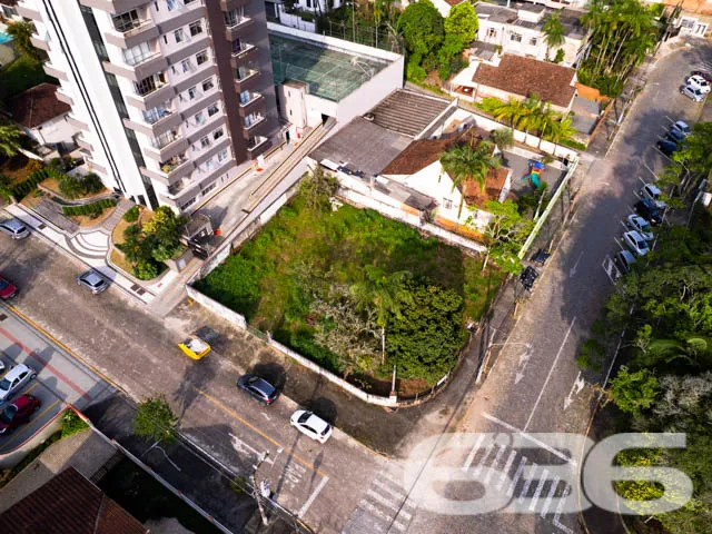 TERRENO DE ESQUINA NO CENTRO - ESTUDA PERMUTA POR 