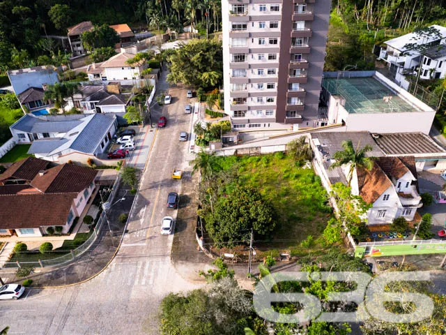TERRENO DE ESQUINA NO CENTRO - ESTUDA PERMUTA POR 