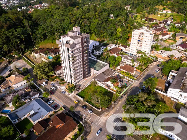 TERRENO DE ESQUINA NO CENTRO - ESTUDA PERMUTA POR 