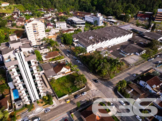 TERRENO DE ESQUINA NO CENTRO - ESTUDA PERMUTA POR 