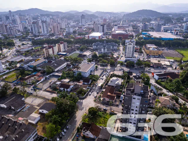TERRENO DE ESQUINA NO CENTRO - ESTUDA PERMUTA POR 