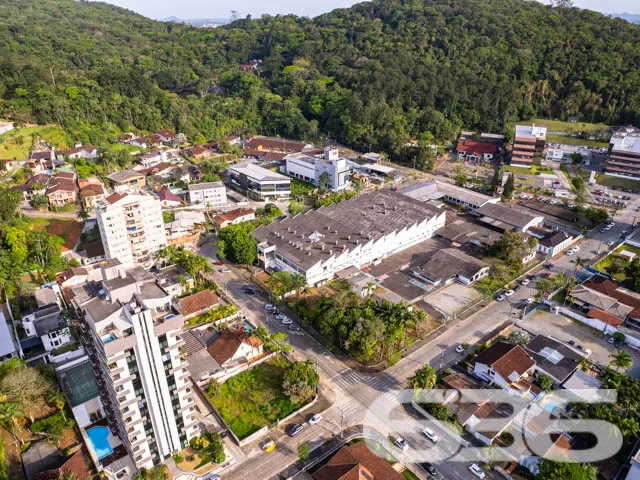 TERRENO DE ESQUINA NO CENTRO - ESTUDA PERMUTA POR 