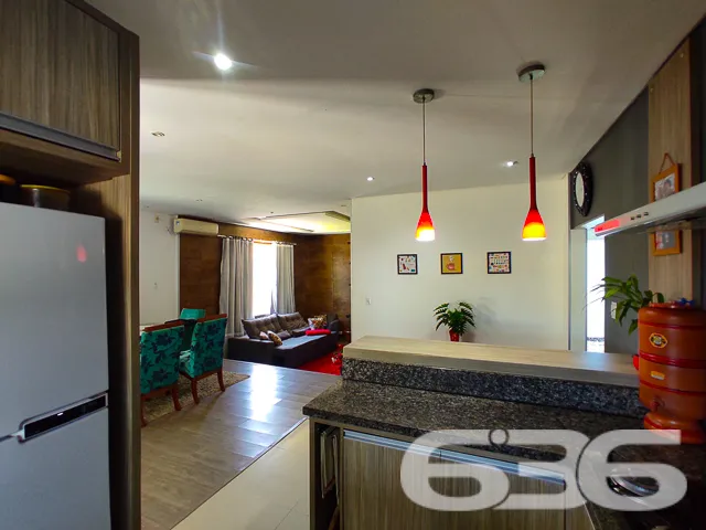 Casa Térrea com Amplo Terreno e Excelente Área de 