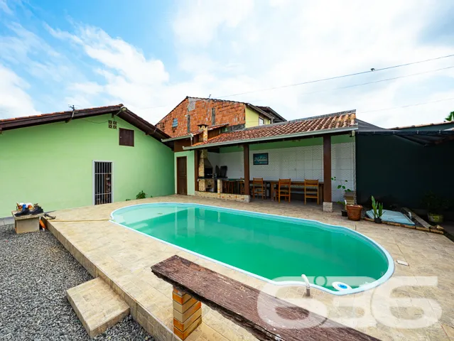 ESPETACULAR CASA COM 3 QUARTOS NO BAIRRO NOVA BRAS