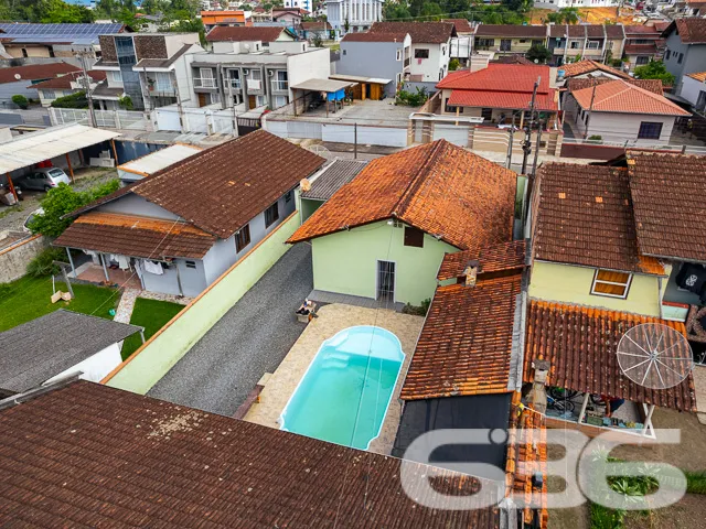 ESPETACULAR CASA COM 3 QUARTOS NO BAIRRO NOVA BRAS