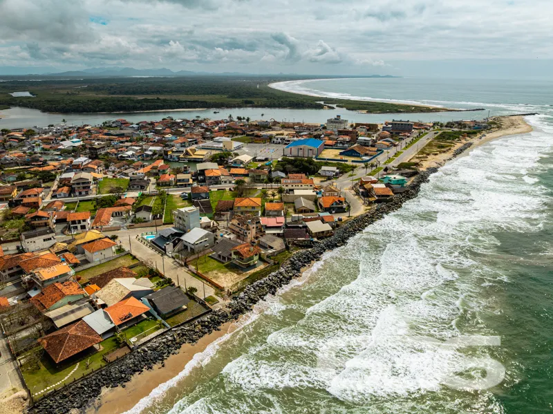 Terreno à Venda no Centro de Balneário Barra do Su