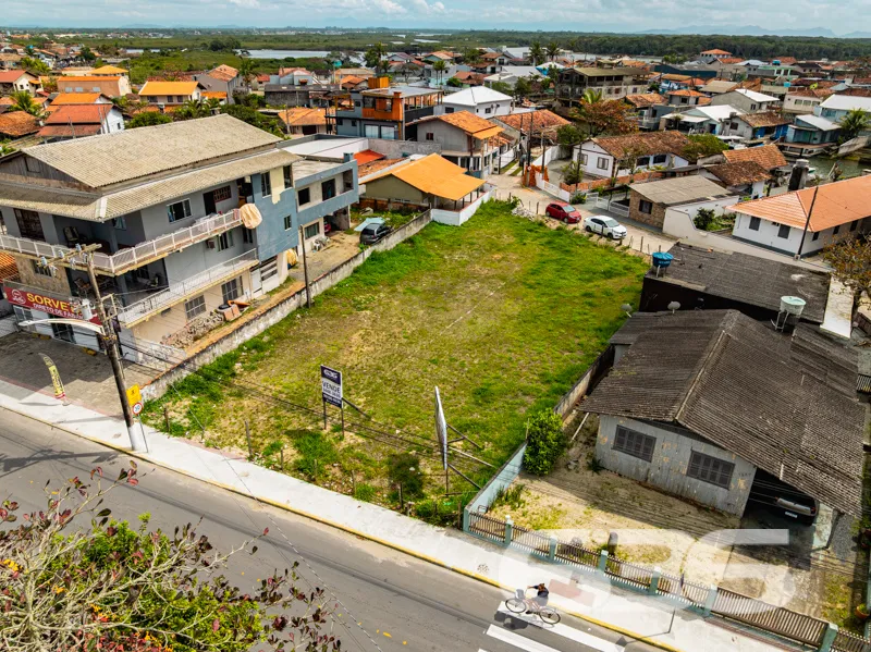 Terreno à Venda no Centro de Balneário Barra do Su