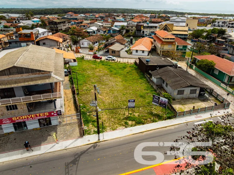 Terreno à Venda no Centro de Balneário Barra do Su