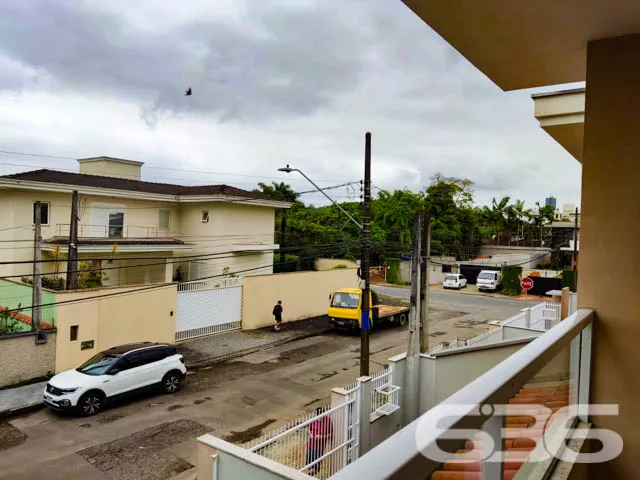 AMPLO SOBRADO COM SUĂTE + 2 QUARTOS NO BAIRRO AMĂR