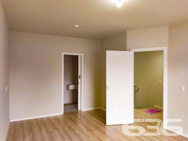 AMPLO SOBRADO COM SUĂTE + 2 QUARTOS NO BAIRRO AMĂR