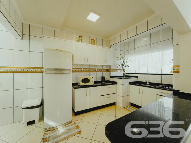 BELÍSSIMO SOBRADO COM 4 SUÍTES, EM BALNEÁRIO BARRA