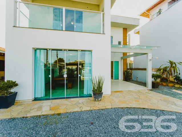 BELÍSSIMO SOBRADO COM 4 SUÍTES, EM BALNEÁRIO BARRA