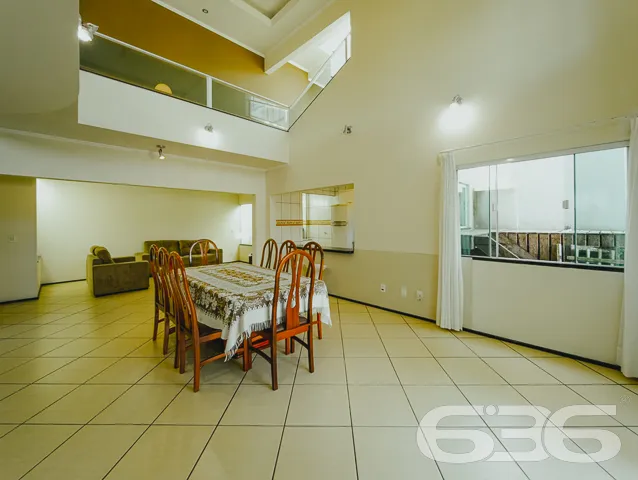 BELÍSSIMO SOBRADO COM 4 SUÍTES, EM BALNEÁRIO BARRA