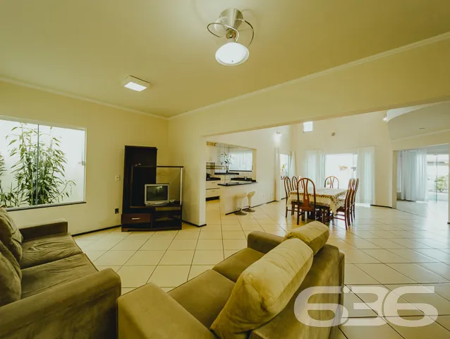 BELÍSSIMO SOBRADO COM 4 SUÍTES, EM BALNEÁRIO BARRA