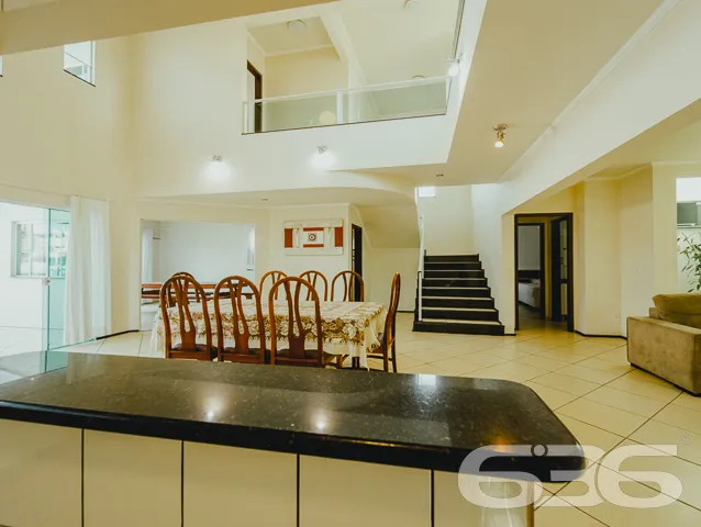 BELÍSSIMO SOBRADO COM 4 SUÍTES, EM BALNEÁRIO BARRA