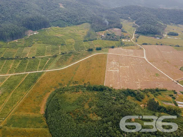 EXCELENTE TERRENO COM 7.414,84m² Ć VENDA EM ITAPOĆ