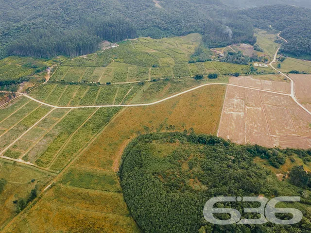 EXCELENTE TERRENO COM 7.414,84m² Ć VENDA EM ITAPOĆ