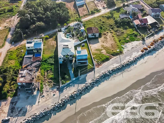 DESLUMBRANTE MANSÃO 100% MOBILIADA DE FRENTE PARA