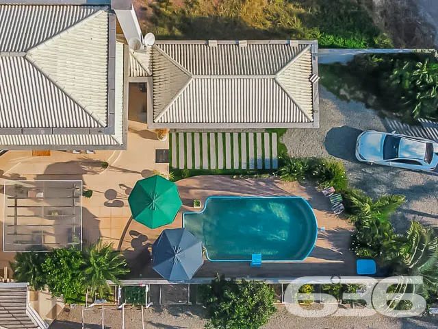 DESLUMBRANTE MANSÃO 100% MOBILIADA DE FRENTE PARA