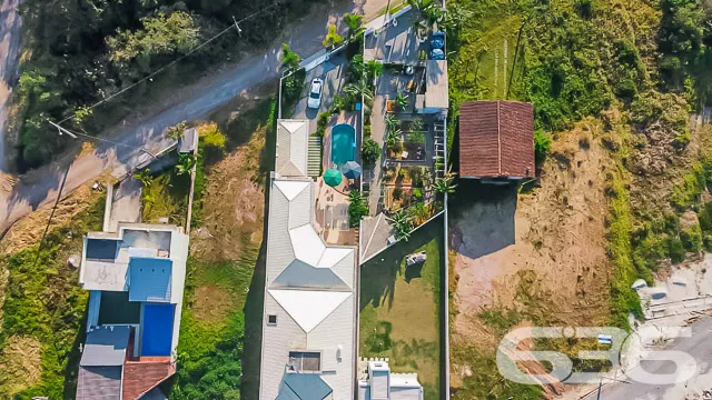 DESLUMBRANTE MANSÃO 100% MOBILIADA DE FRENTE PARA