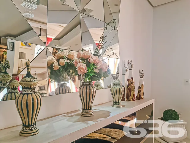 DESLUMBRANTE MANSÃO 100% MOBILIADA DE FRENTE PARA