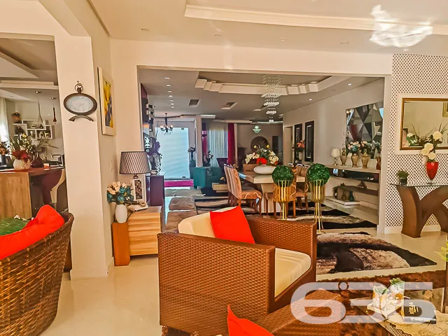 DESLUMBRANTE MANSÃO 100% MOBILIADA DE FRENTE PARA