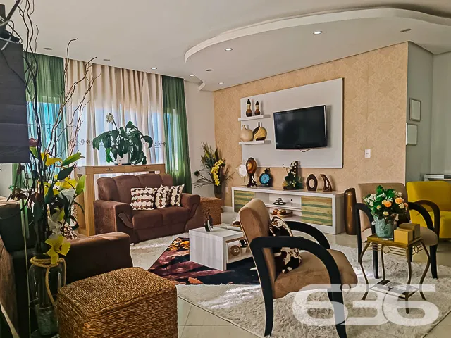 DESLUMBRANTE MANSÃO 100% MOBILIADA DE FRENTE PARA