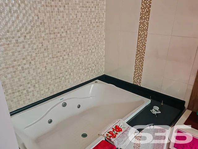 DESLUMBRANTE MANSÃO 100% MOBILIADA DE FRENTE PARA