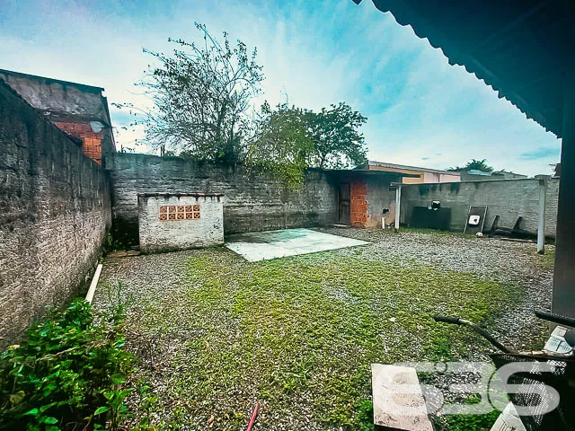 IMĂVEL COM 2 QUARTOS NO BAIRRO PARANAGUAMIRIM
Com