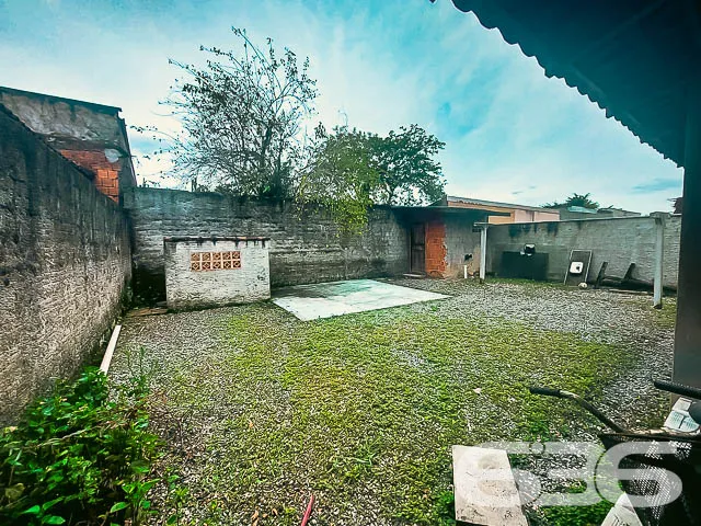 IMĂVEL COM 2 QUARTOS NO BAIRRO PARANAGUAMIRIM
Com