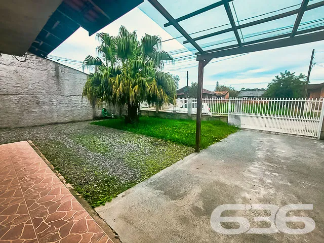 IMĂVEL COM 2 QUARTOS NO BAIRRO PARANAGUAMIRIM
Com